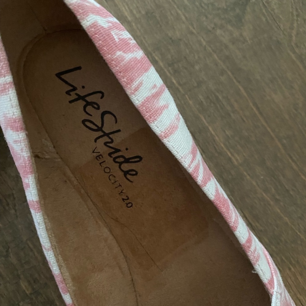 Lifestride Bloom Slip On Pink and White Loafers Flats Size 7.5 - Picture 3 of 6